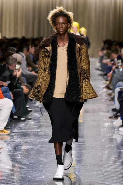 Look 50